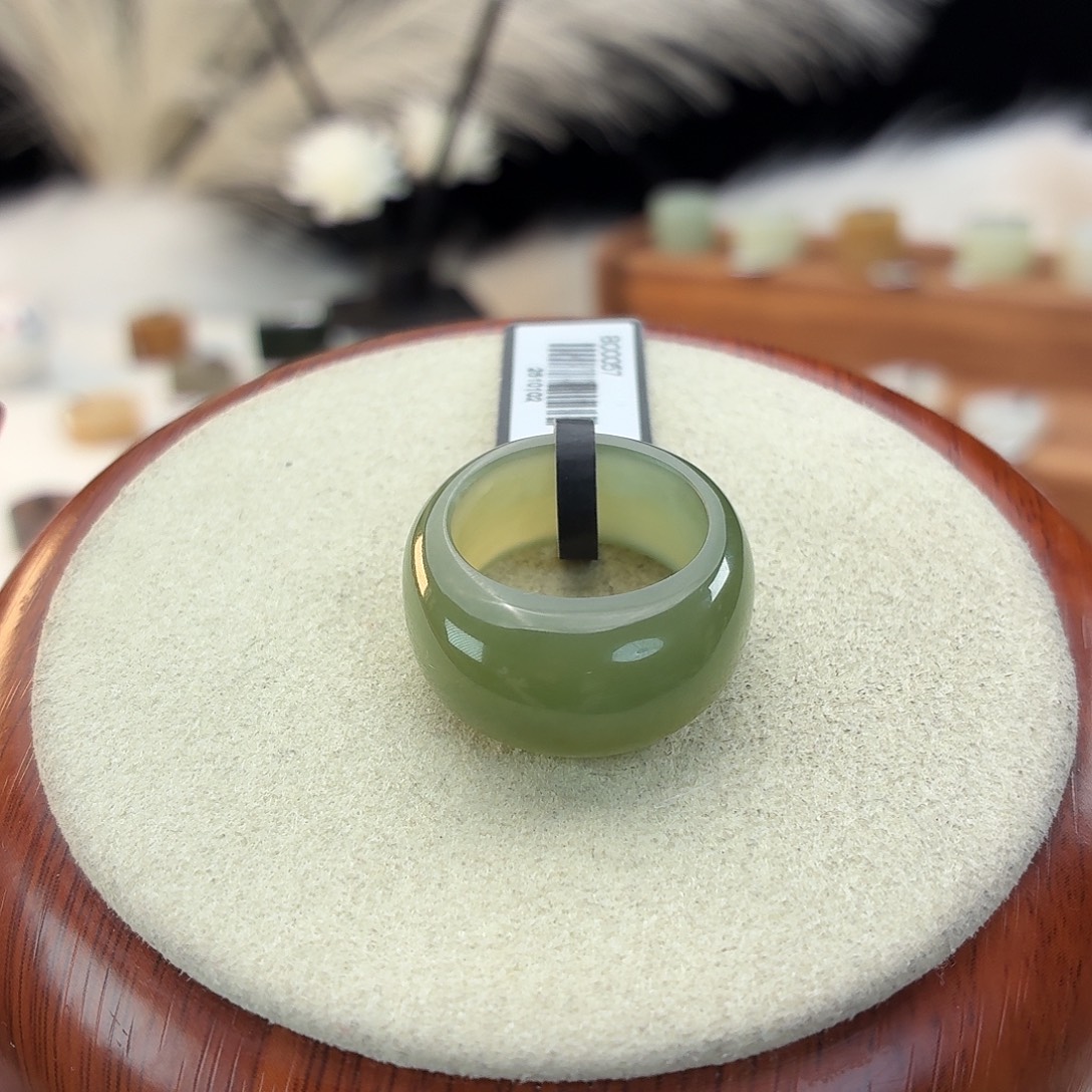 和田玉未镶嵌戒指i87亮绿馒头18.2mm