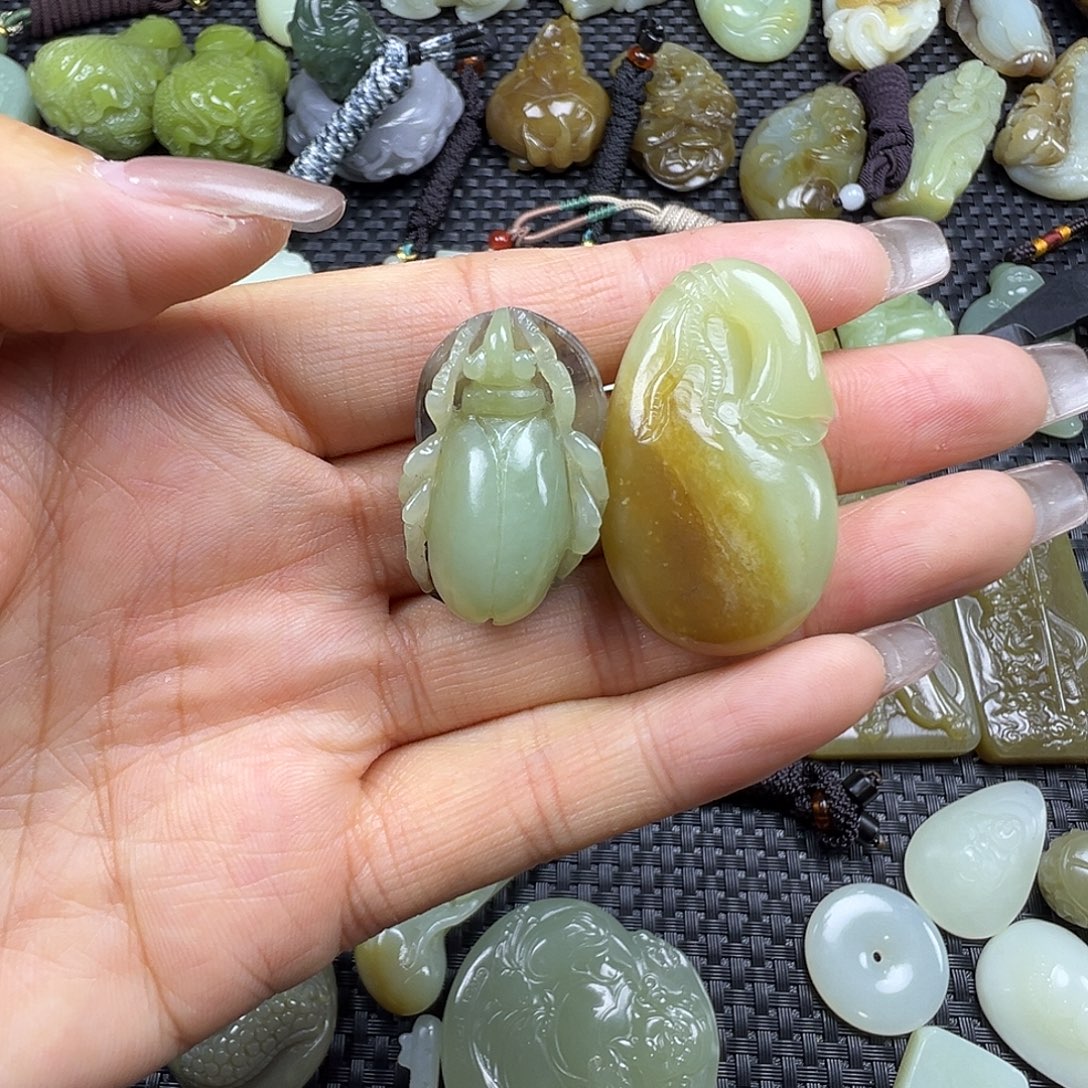 和田玉未镶嵌吊坠(不含链)微瑕漏，不退不换