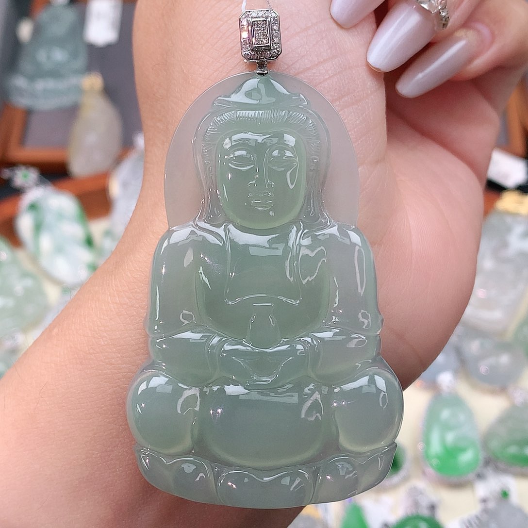 颈饰18K金镶嵌翡翠观音