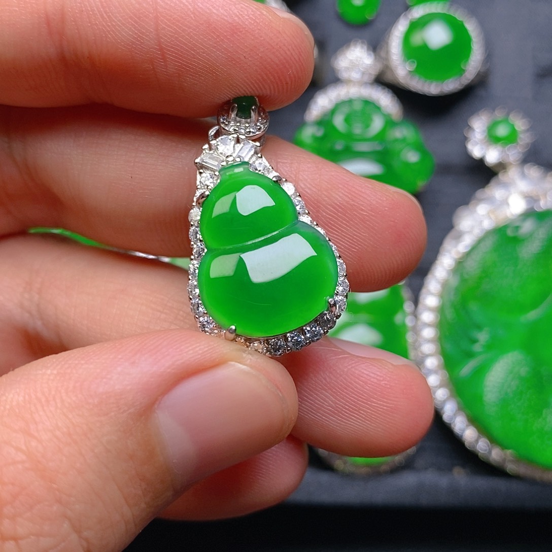 翡翠吊坠(赠链)银S925镶嵌葫芦