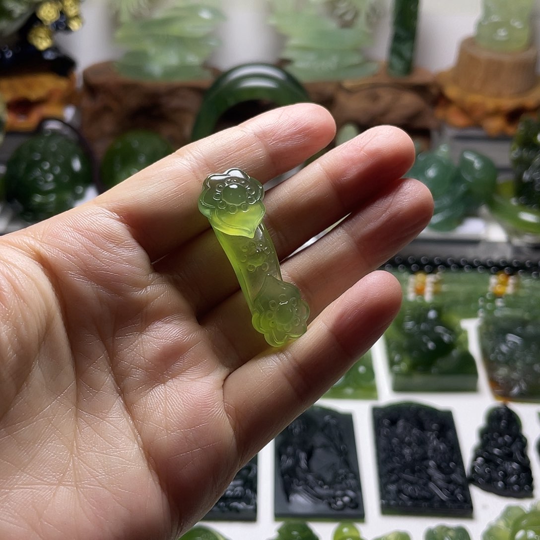 未镶嵌蛇纹石玉颈饰