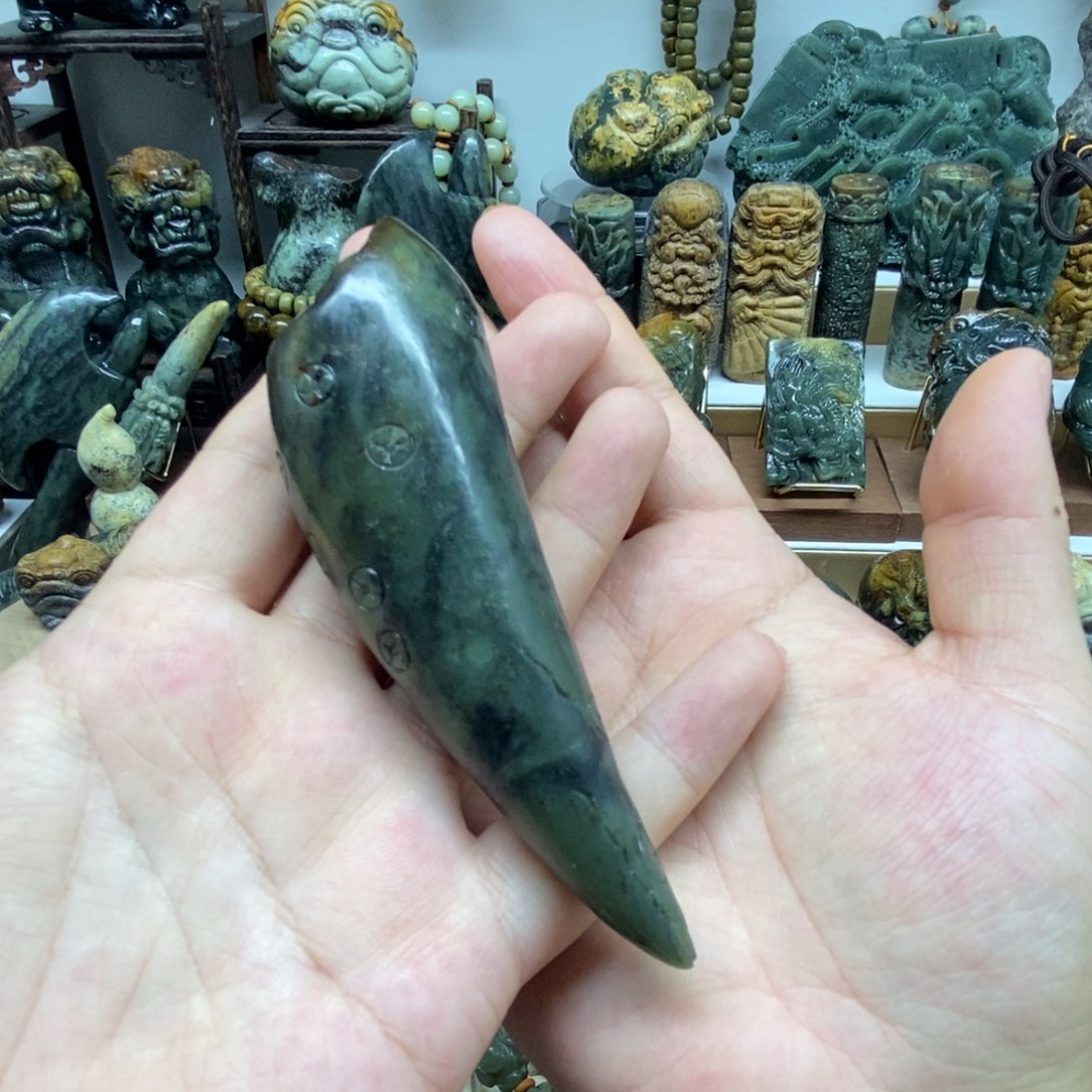 未镶嵌岫岩河磨玉（透闪石质玉）把件
