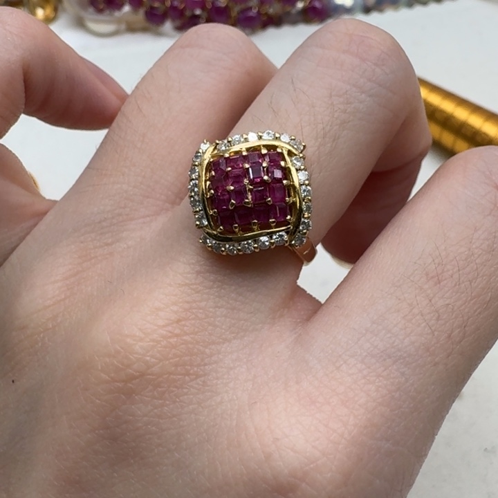 红宝石未镶嵌戒指