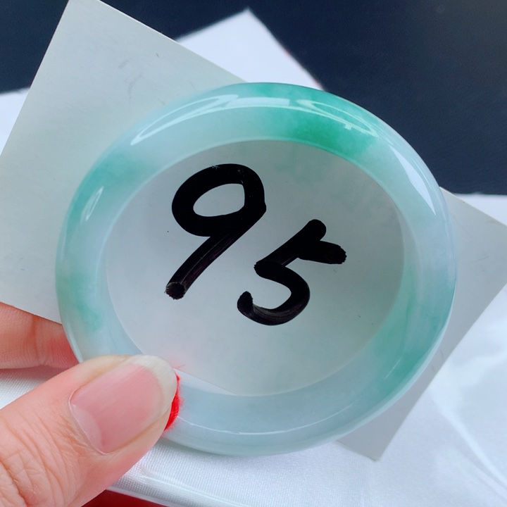 翡翠手镯未镶嵌正