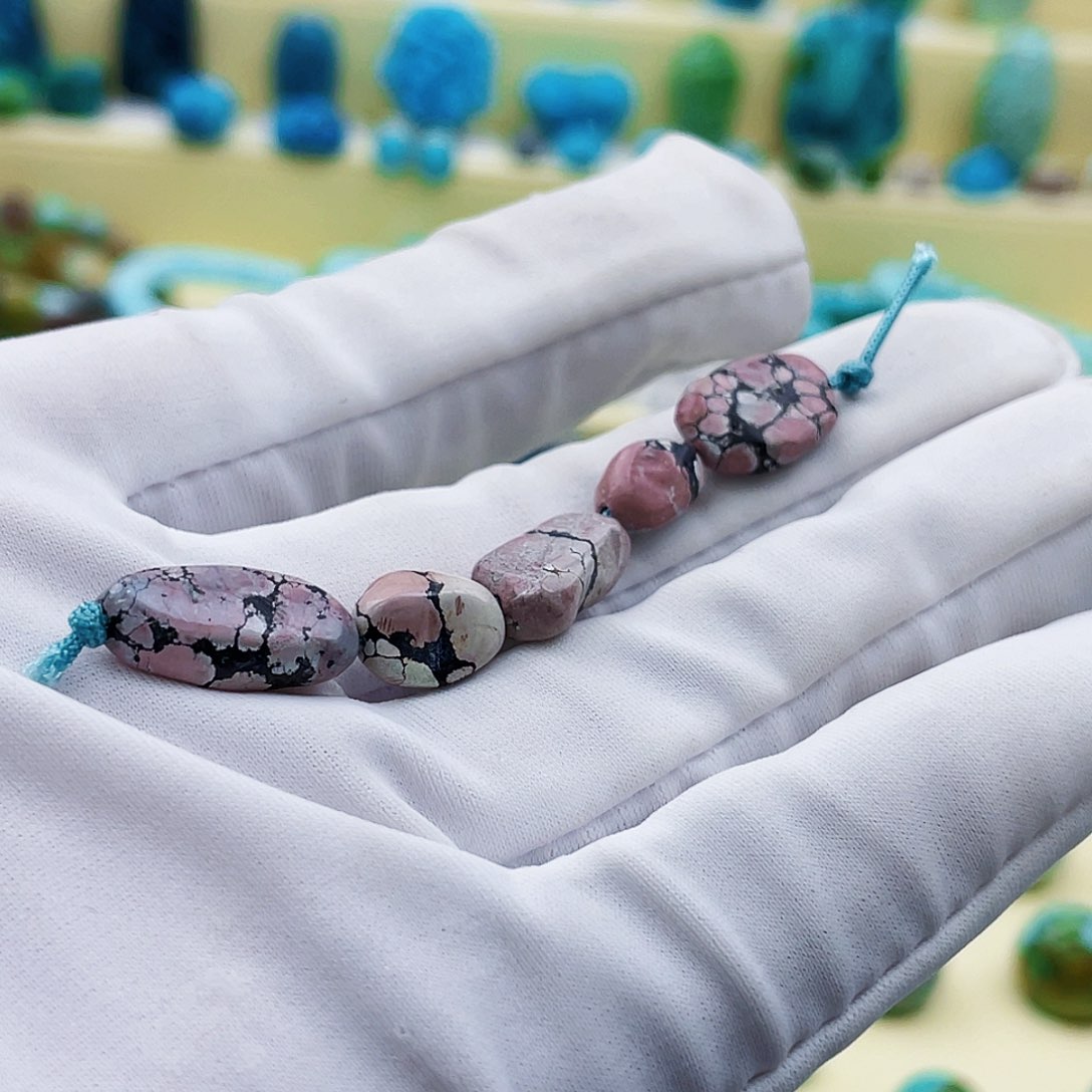 绿松石颈饰未镶嵌