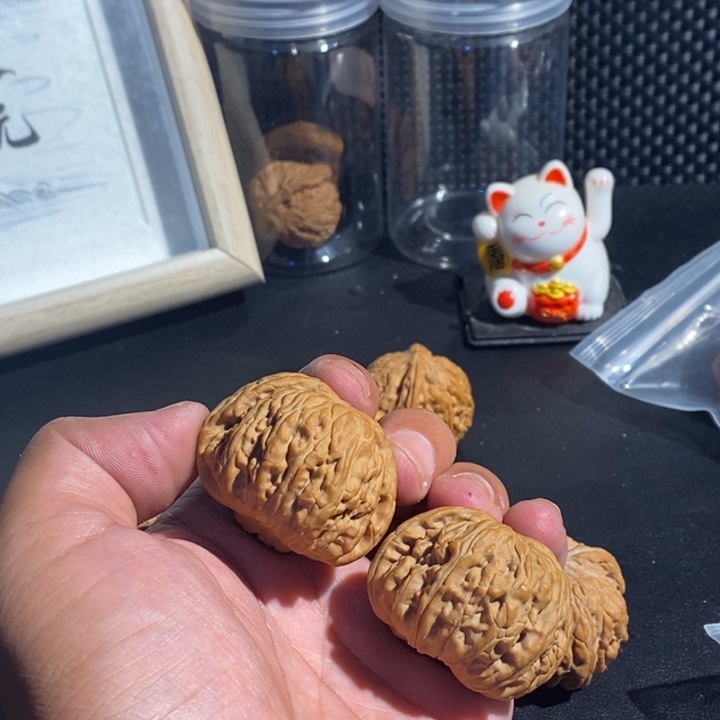 文玩核桃把件闷白