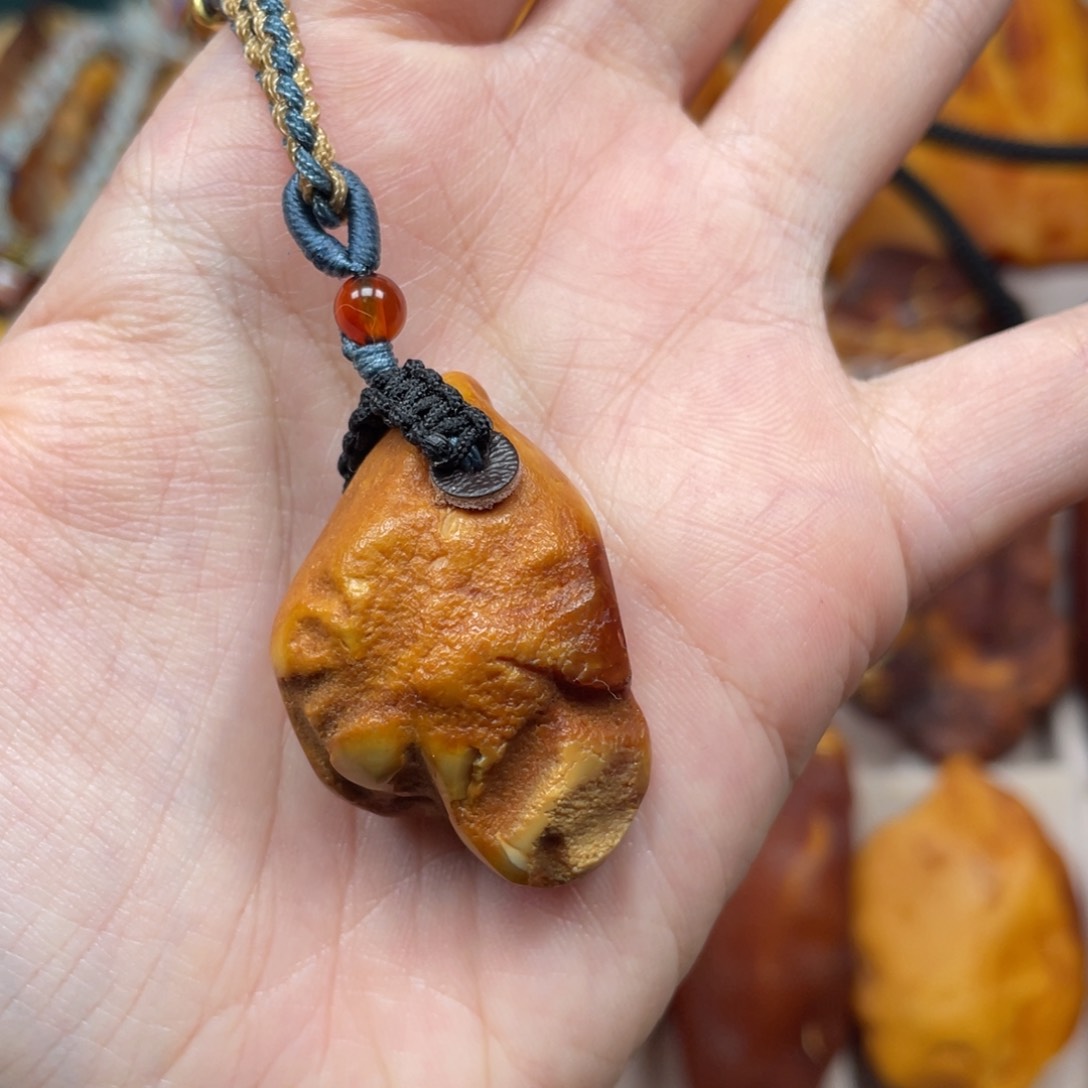 未镶嵌琥珀珠宝奇石