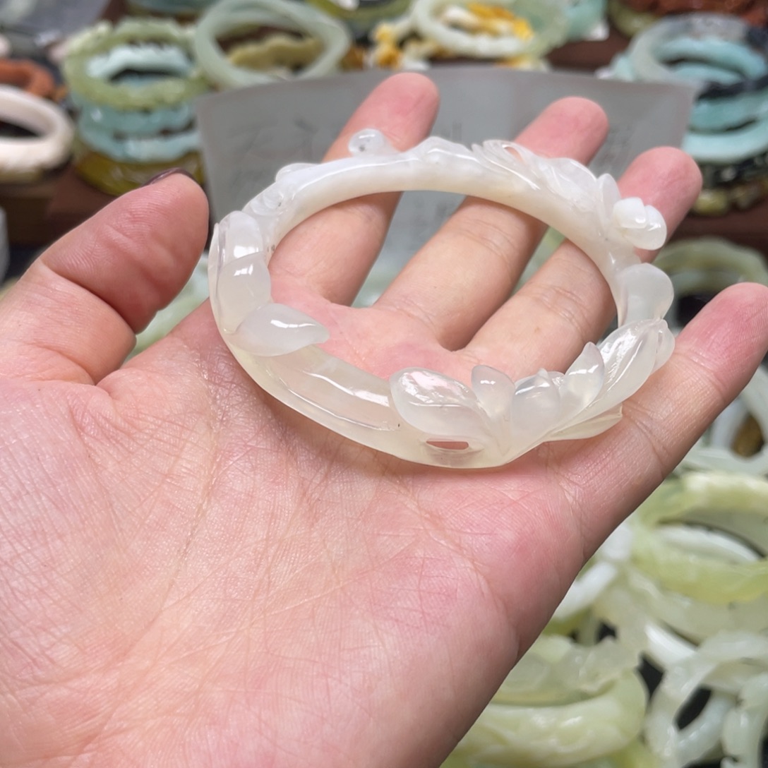 蛇纹石玉未镶嵌手镯