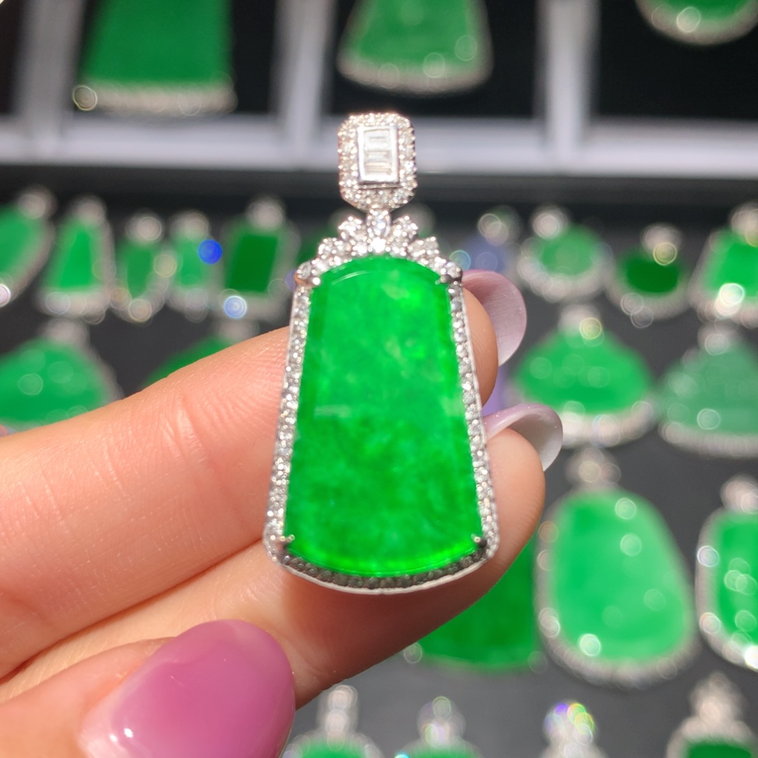 翡翠颈饰18K金镶嵌蔻**创翡翠