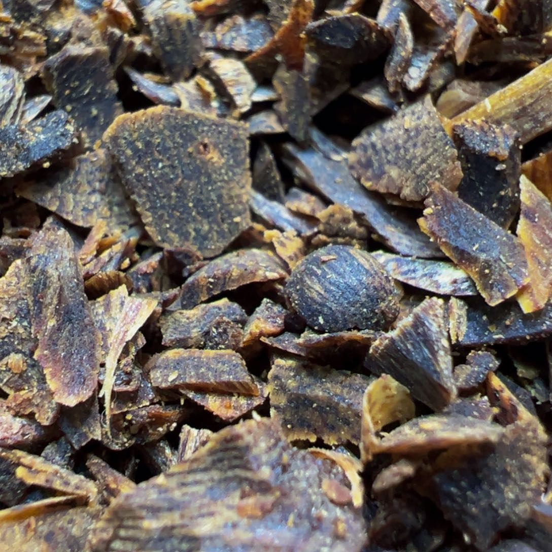 沉香手把件黑奇沉水树丁切珠料20克