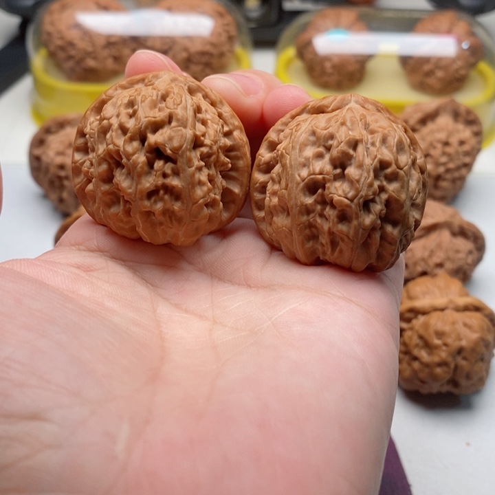 文玩核桃吊坠37白狮子