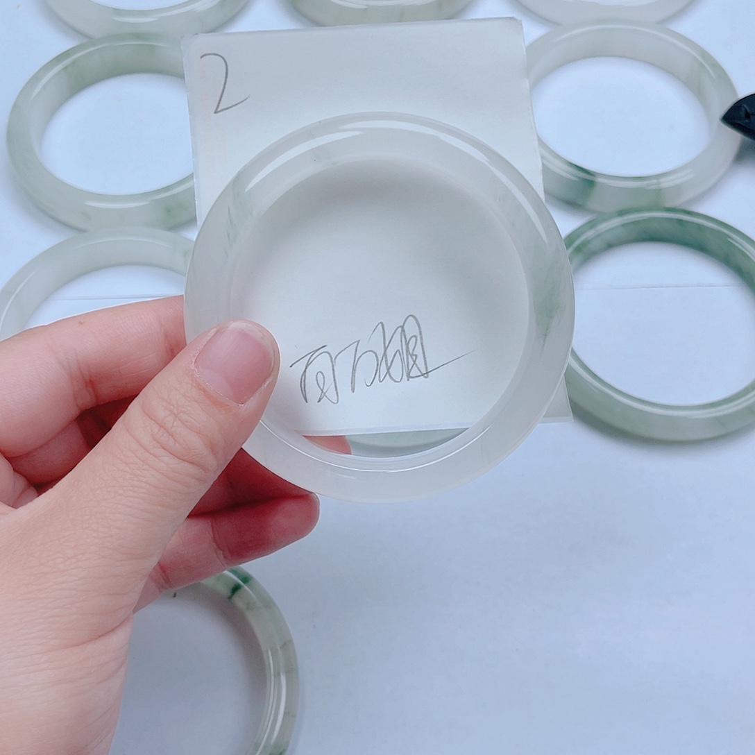 百****石英岩玉未镶嵌手镯