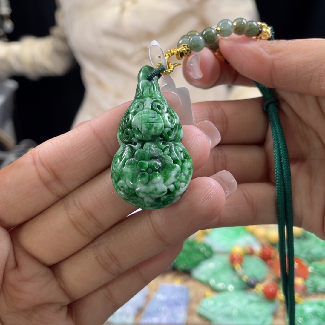 翡翠颈饰未镶嵌代编织