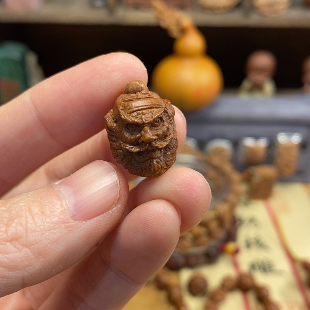 潍坊核雕桃核雕刻钟馗头