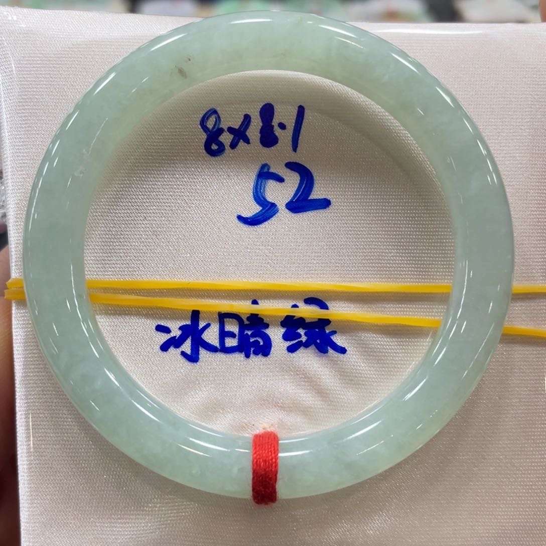 翡翠手镯未镶嵌翡翠手镯