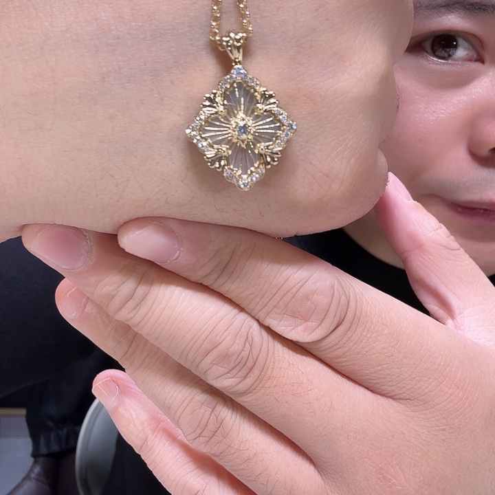 实验室培育钻石颈饰18K金镶嵌