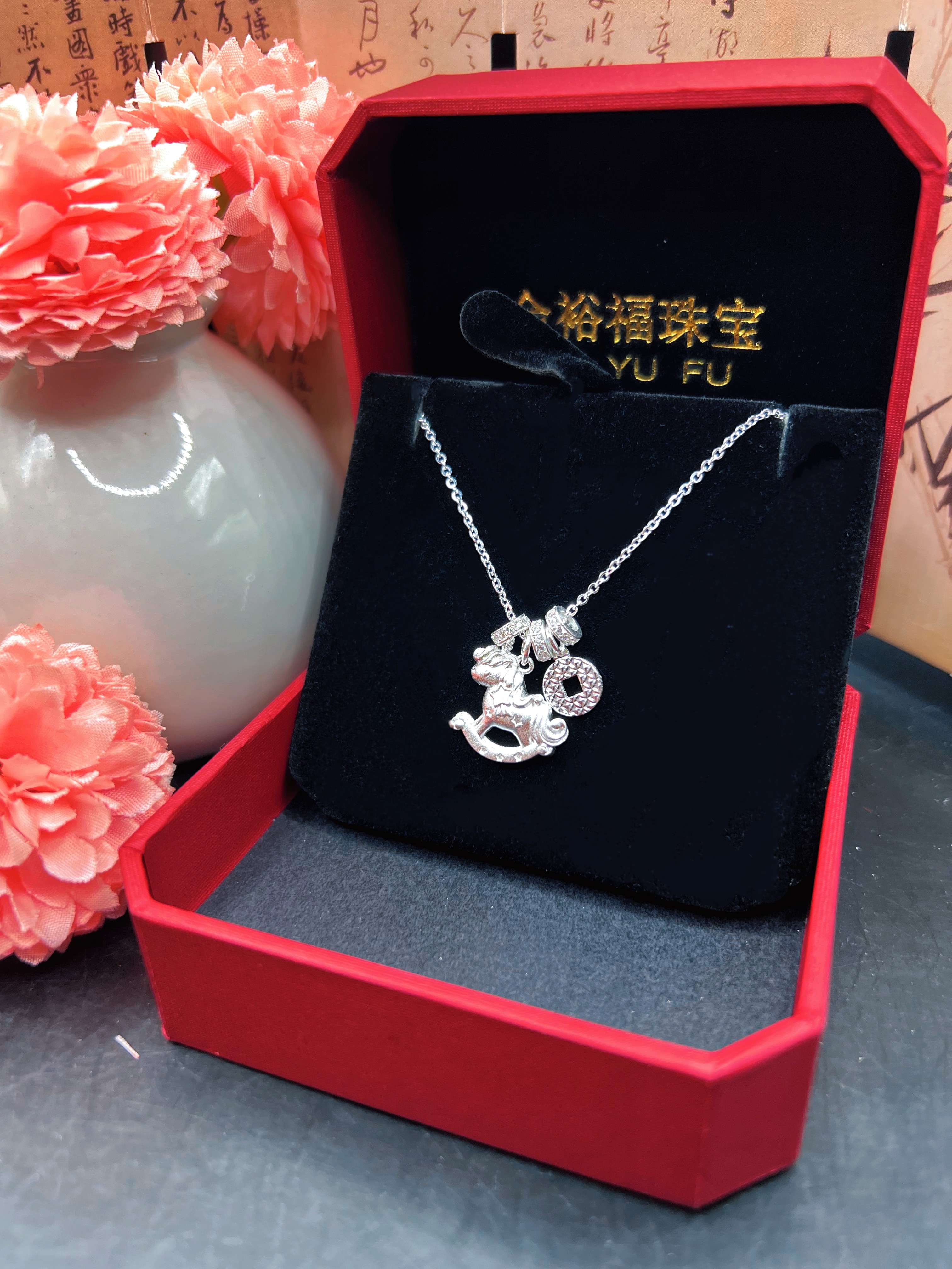 坠链均足银 足银镶锆盘缠快乐马项链轻奢吊坠套链