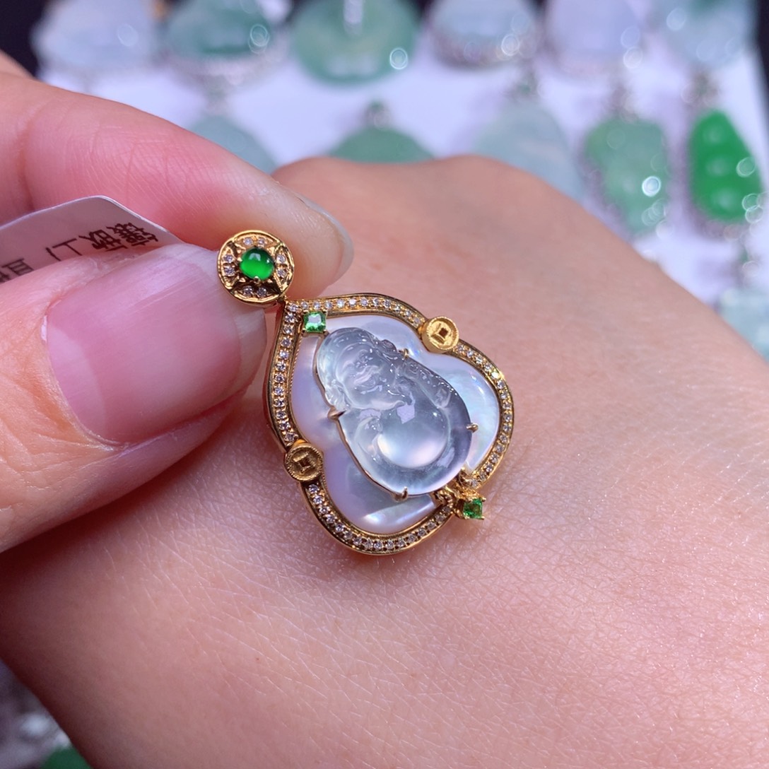 翡翠颈饰18K金镶嵌高冰玻小财神设计款吊坠