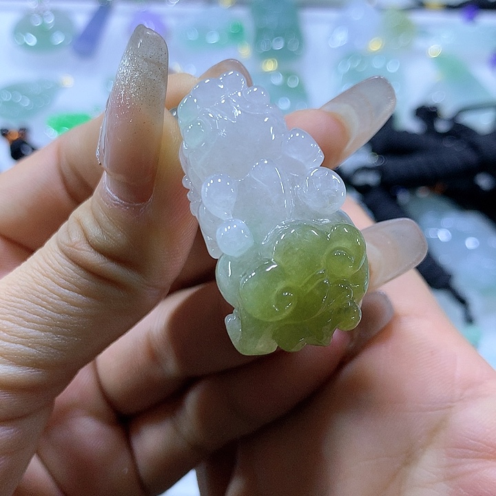 翡翠颈饰未镶嵌天然翡翠A货吊坠