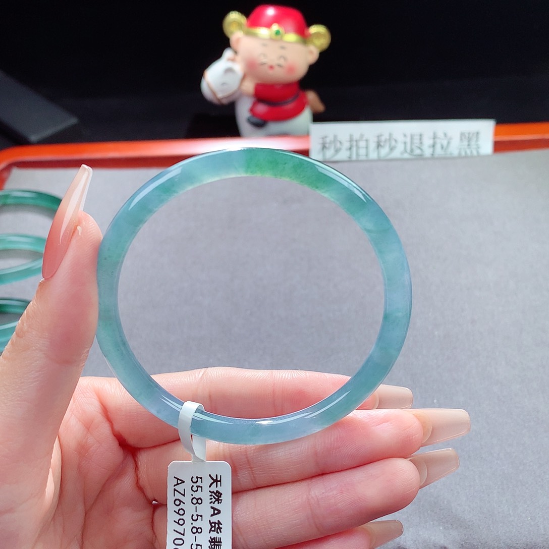 翡翠手镯未镶嵌天然