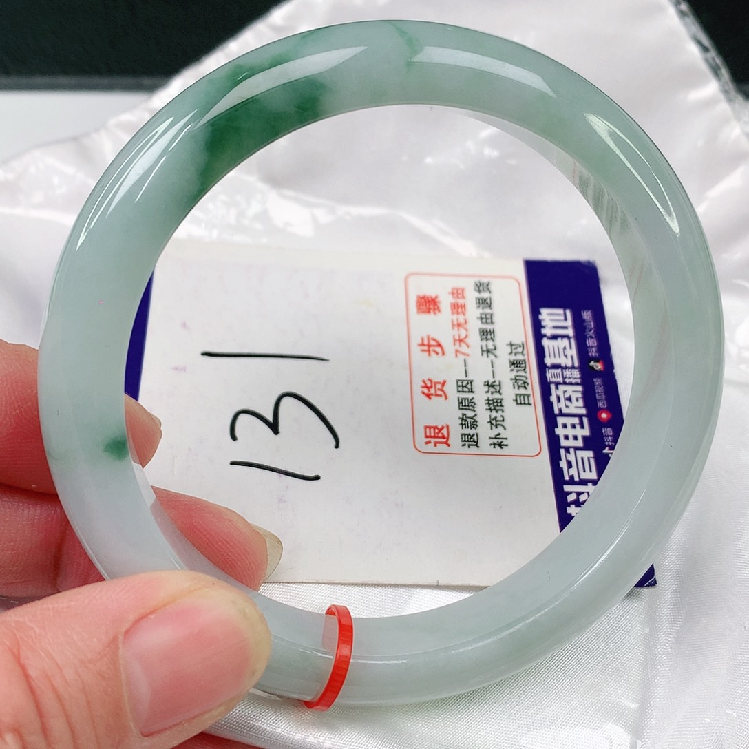 翡翠手镯未镶嵌翡翠