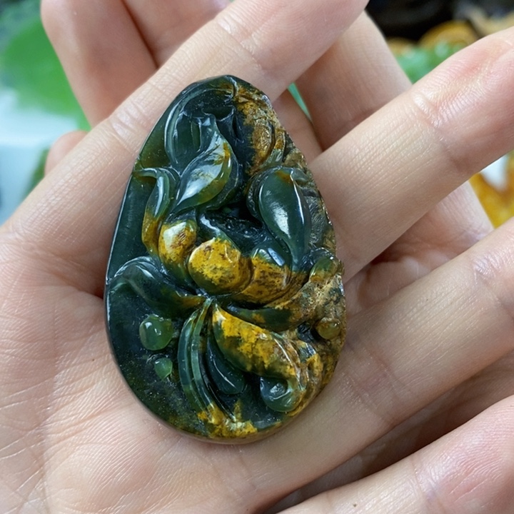 岫岩河磨玉（透闪石质玉）挂件吊坠未镶嵌