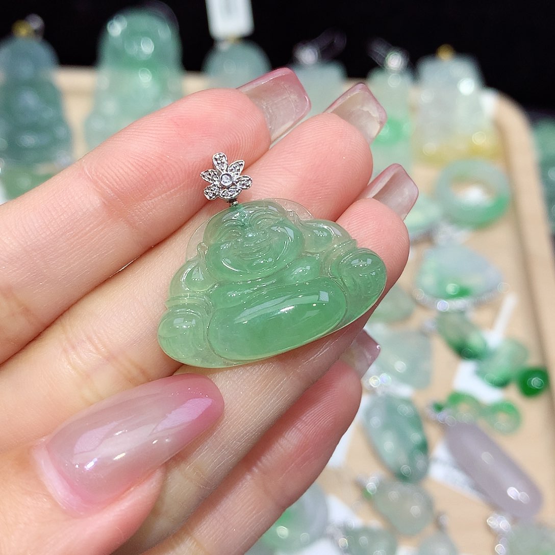 翡翠18K金镶嵌颈饰翡翠