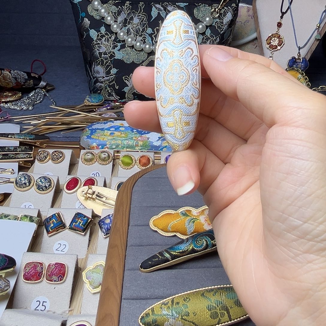 布艺锌合金夹子一个