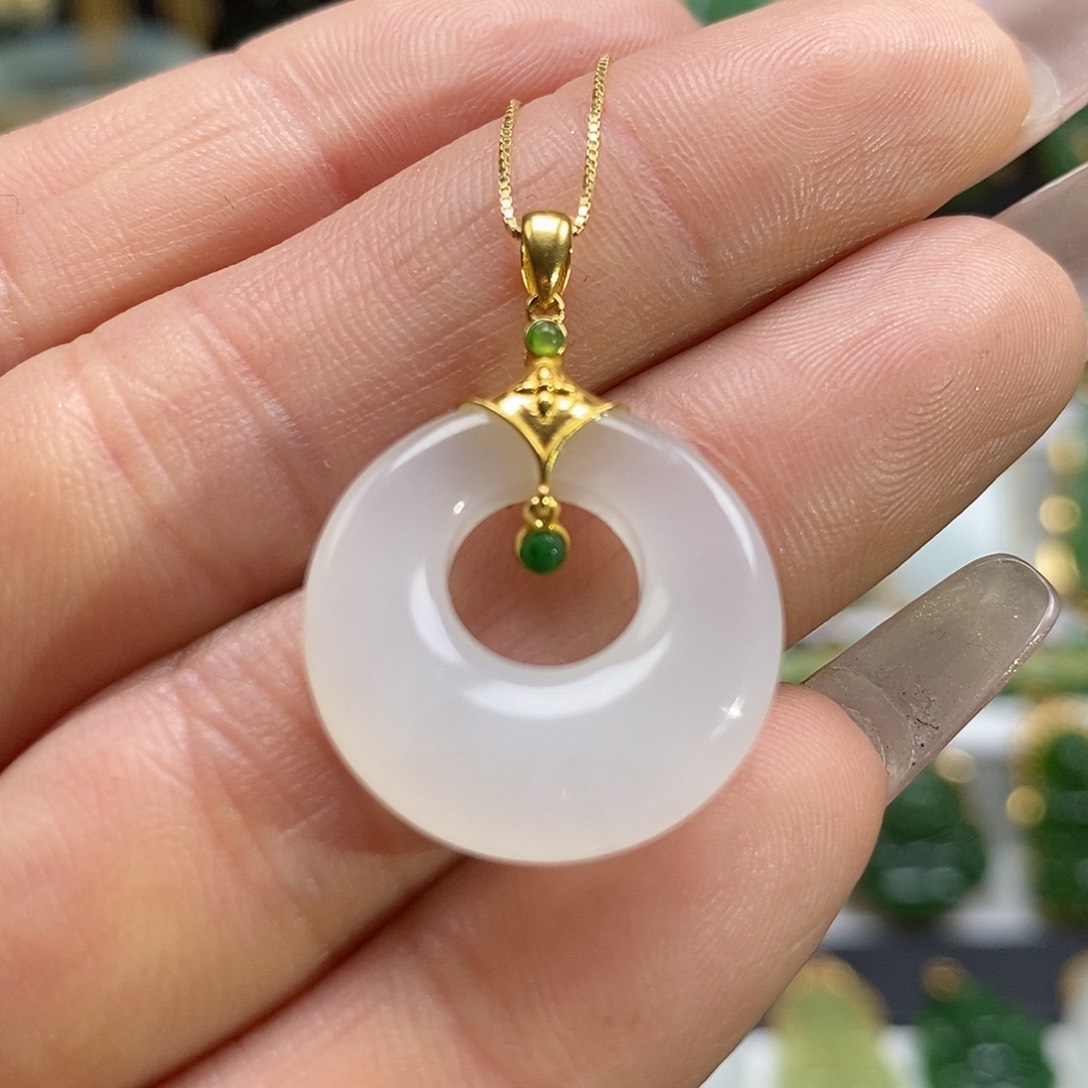 和田玉颈饰18K金镶嵌