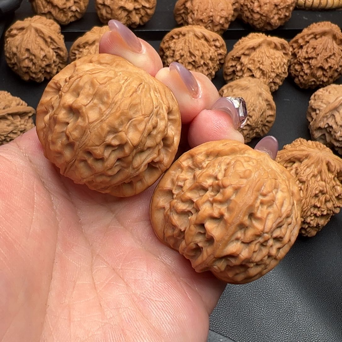 文玩核桃把件义****耳黄松峪燕