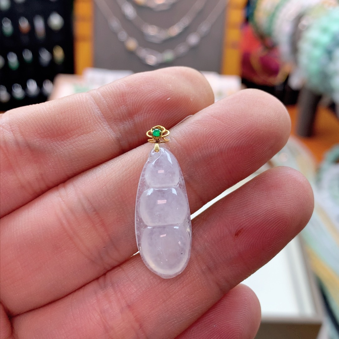 颈饰18K金镶嵌翡翠