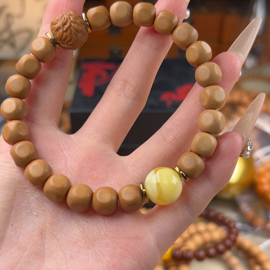 猴头核桃手串洗****?泛油六方8➕配饰穿好的