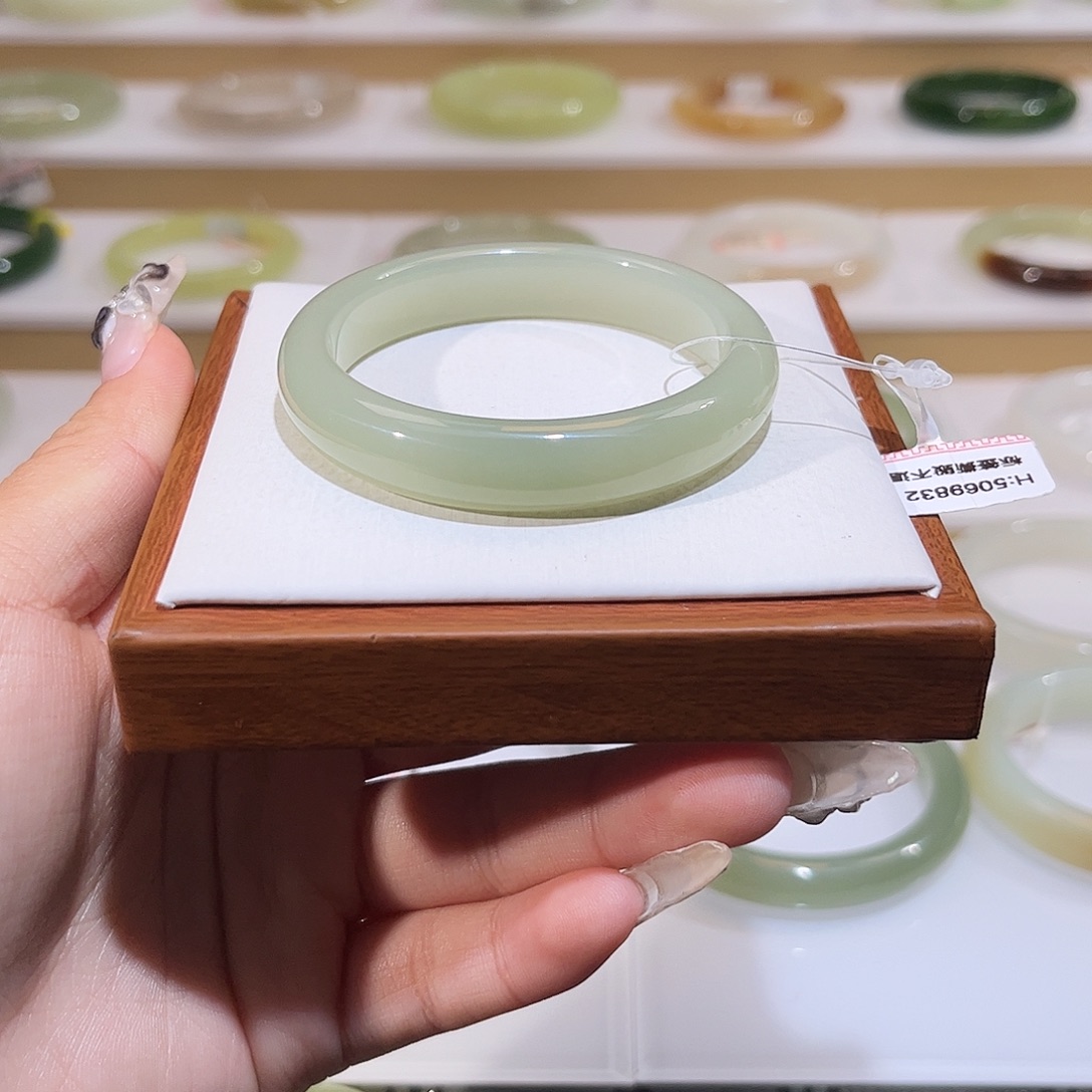 和田玉未镶嵌手镯绿晴