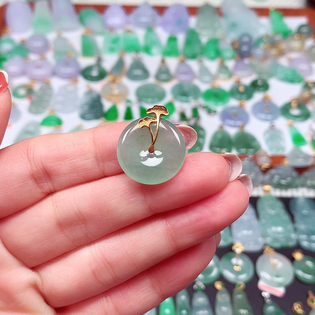 翡翠颈饰18K金镶嵌天然翡翠A货