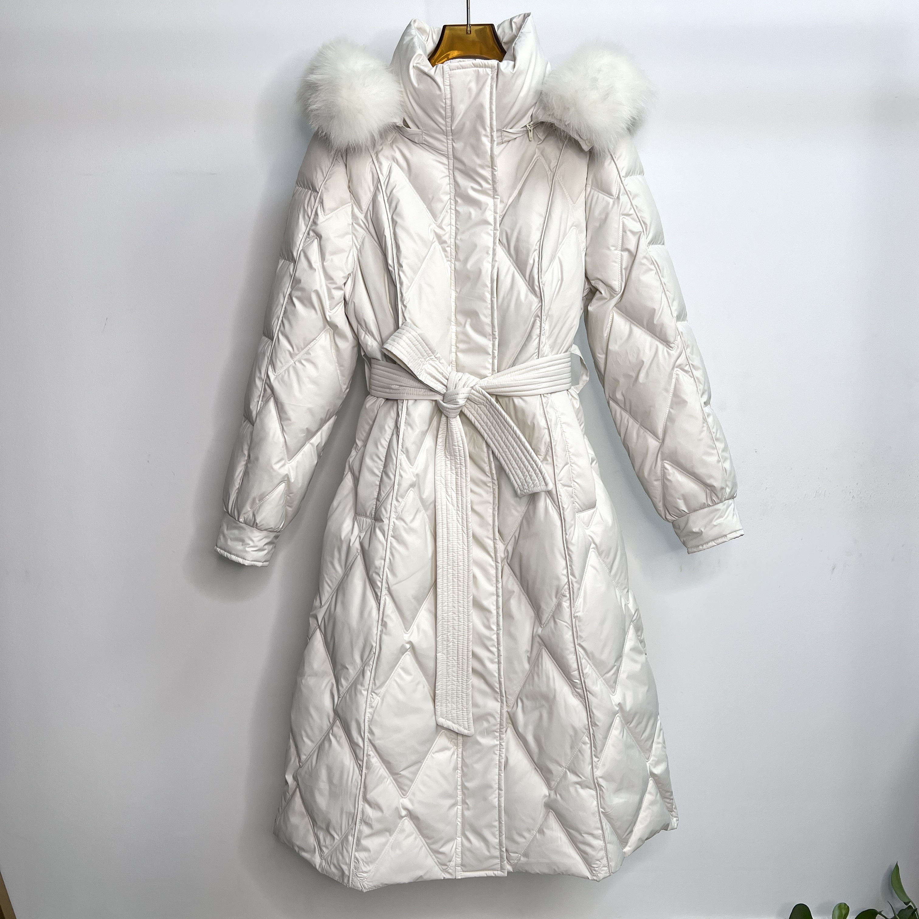 《乙迦推荐》2025新款狐狸毛领90鹅绒服修身显瘦气质百搭长款加厚