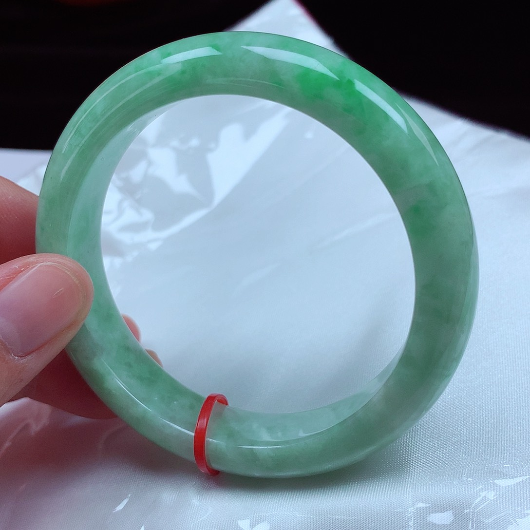 翡翠手镯未镶嵌58圈