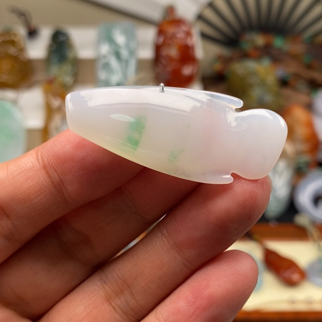 翡翠颈饰未镶嵌缅甸天然翡翠力争上游