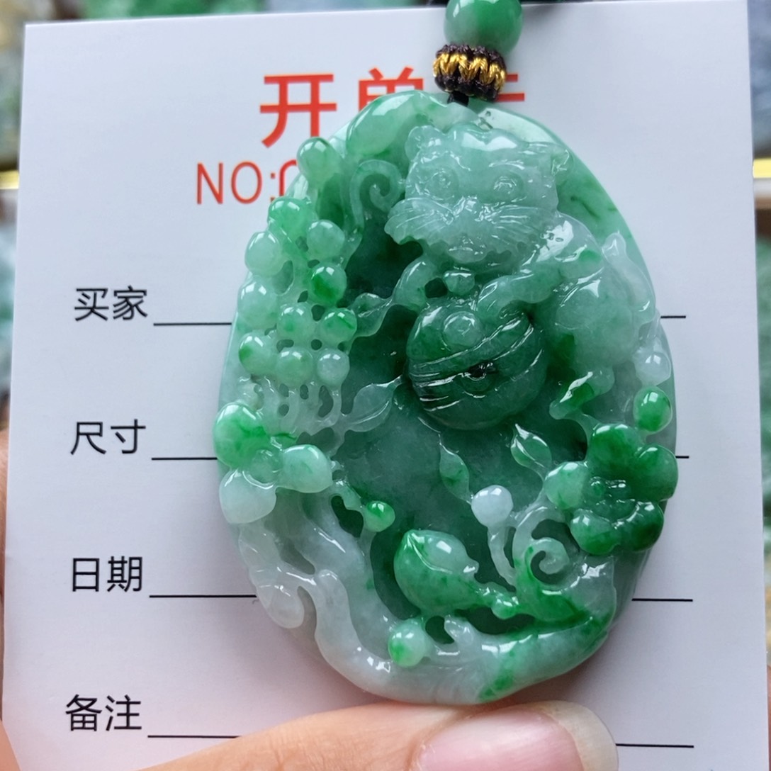 翡翠颈饰未镶嵌吊坠
