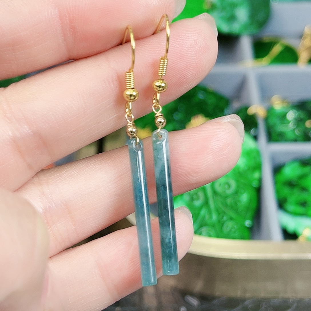 翡翠颈饰未镶嵌耳饰