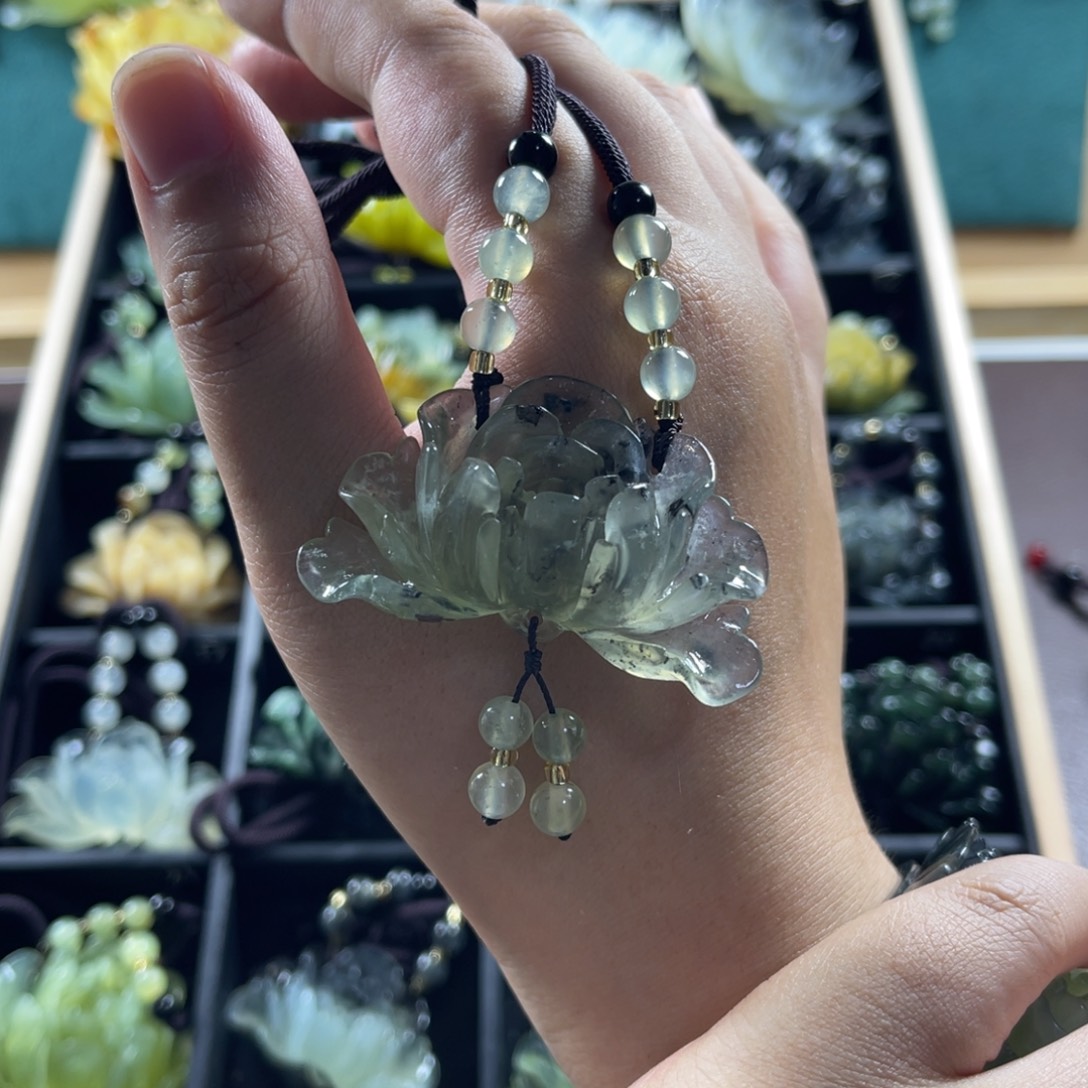合金蛇纹石玉颈饰