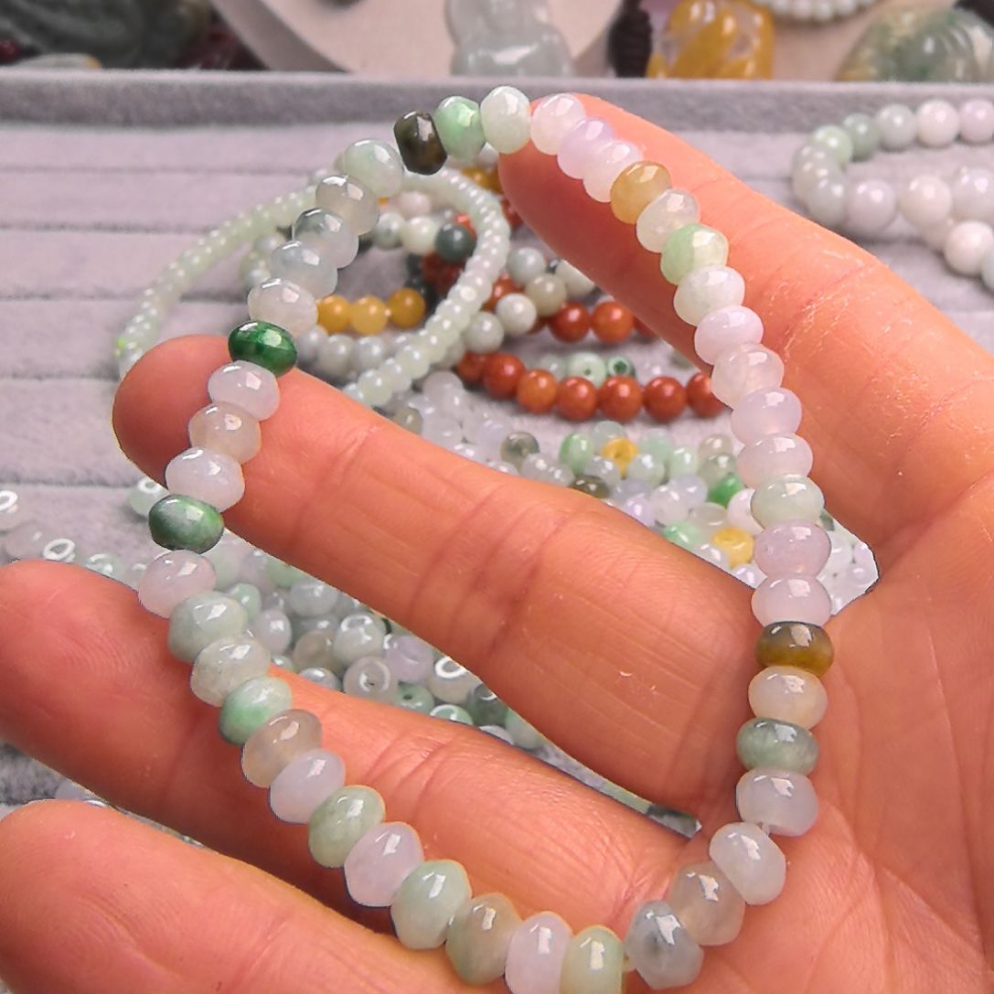 翡翠颈饰未镶嵌手串