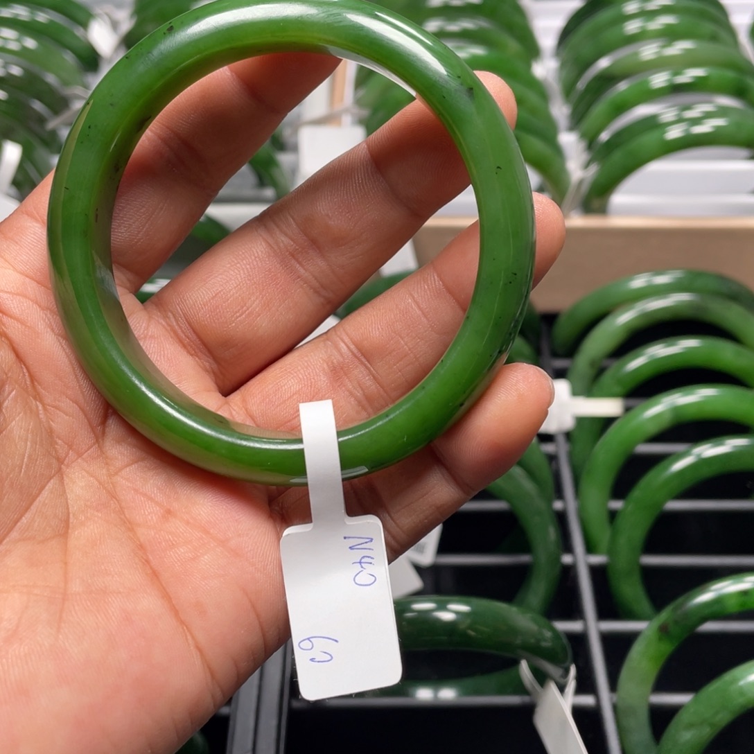 姐***版和田玉（碧玉）未镶嵌手镯