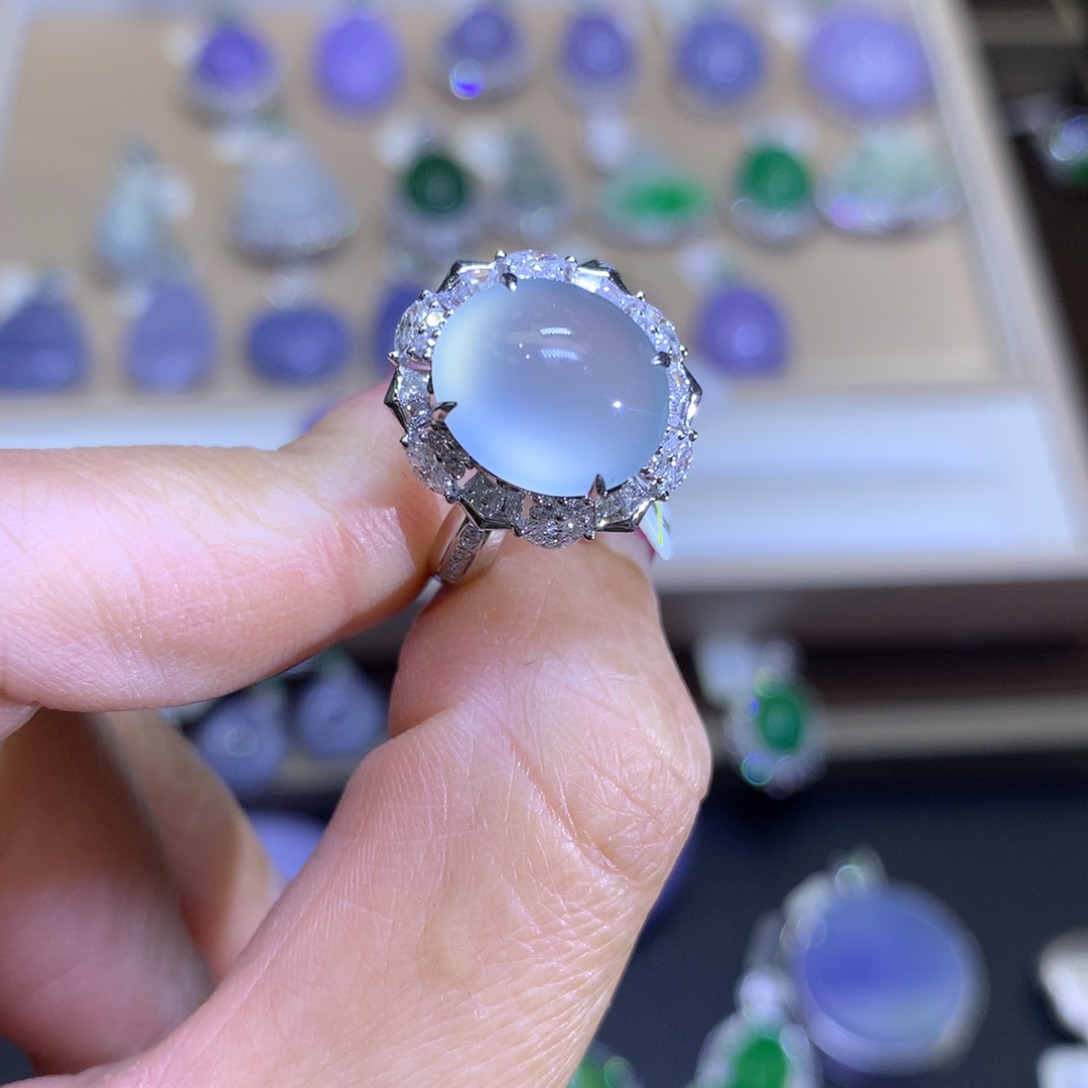 翡翠颈饰18K金镶嵌翡翠