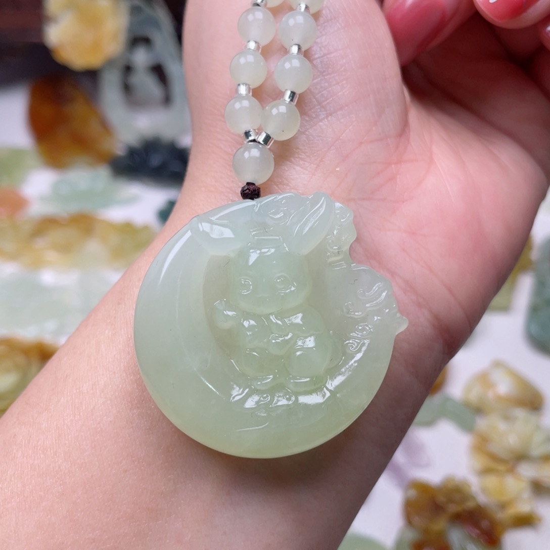 蛇纹石玉颈饰未镶嵌