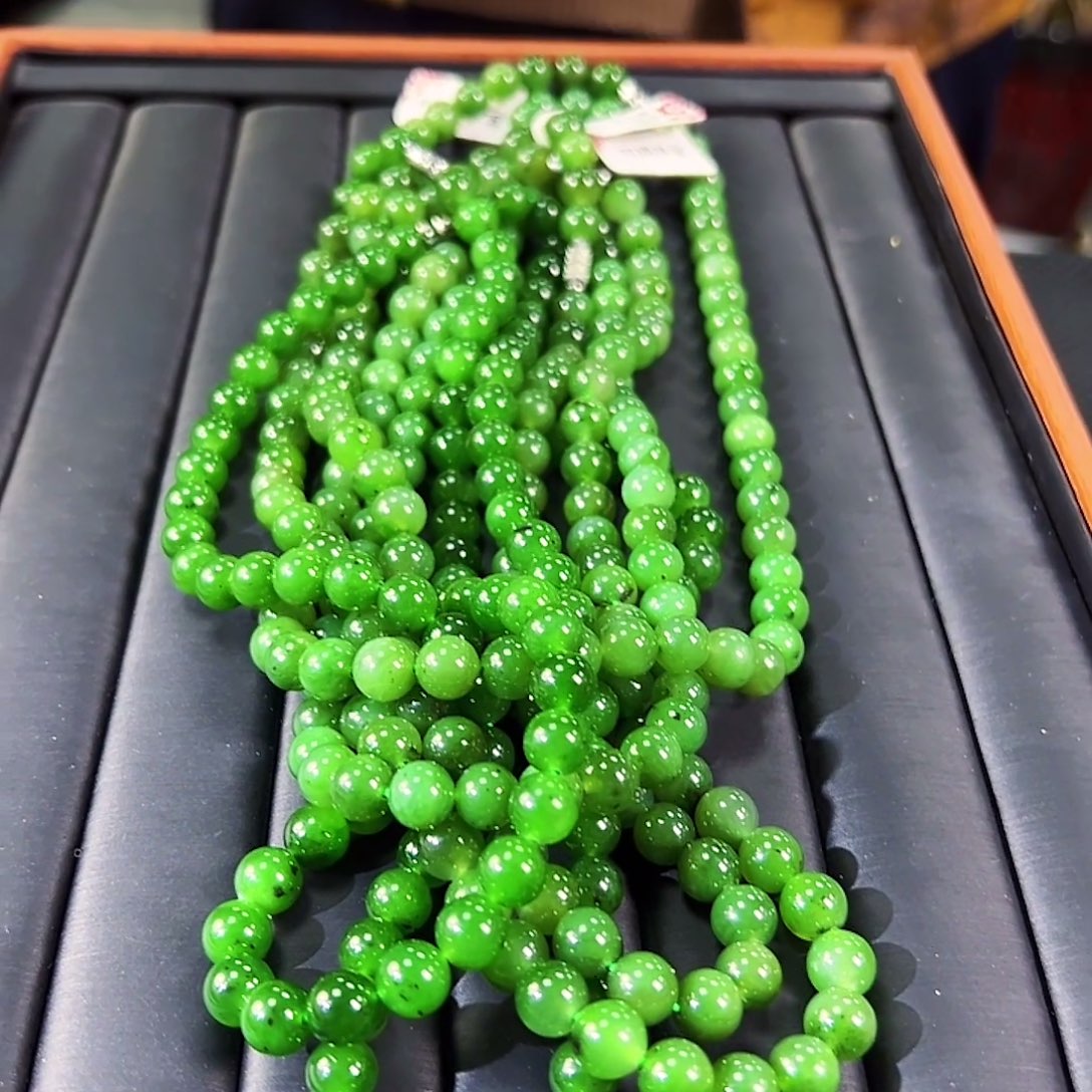 和田玉（碧玉）未镶嵌颈饰卡8发其一