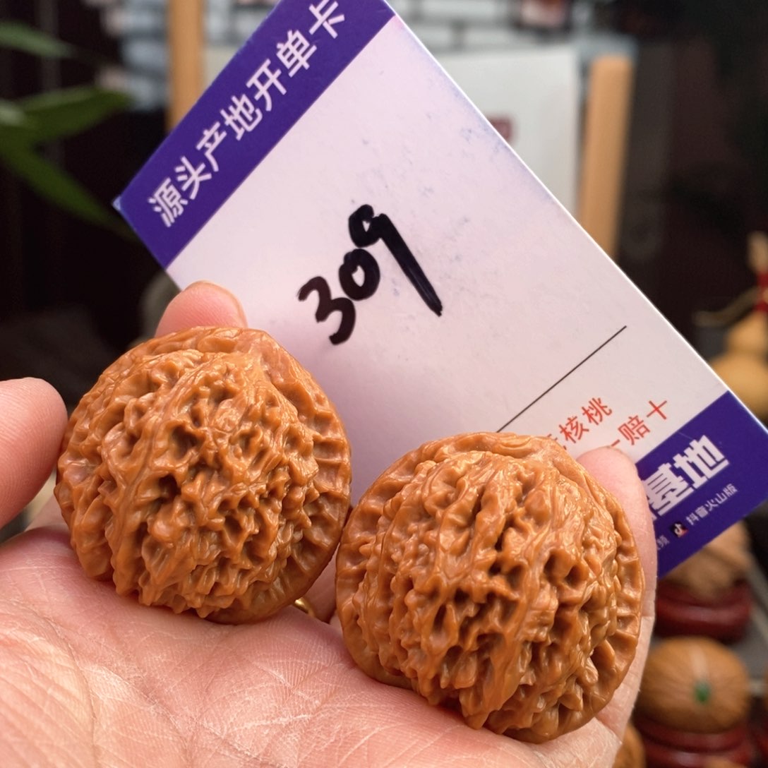 文玩核桃把件35.5手盘龙眼309号