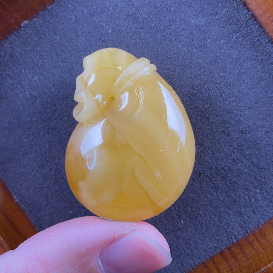 琥珀颈饰未镶嵌蜜蜡吊坠