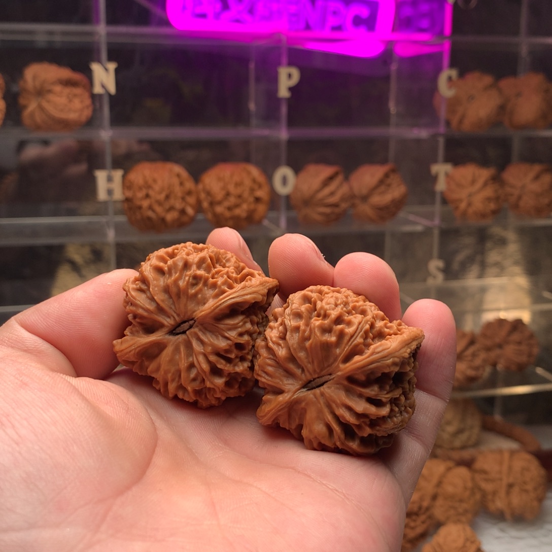 鬣***撃吊坠文玩核桃南疆石666888