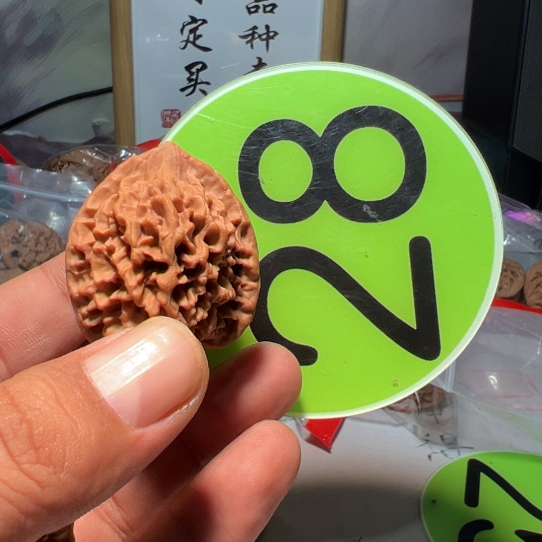 牛***果文玩核桃，绿色28号