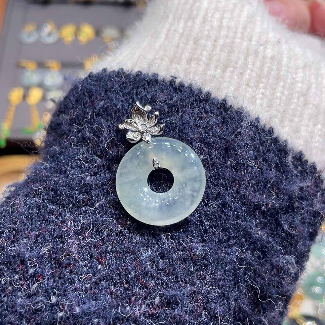 翡翠颈饰18K金镶嵌雪花棉冰甜甜圈